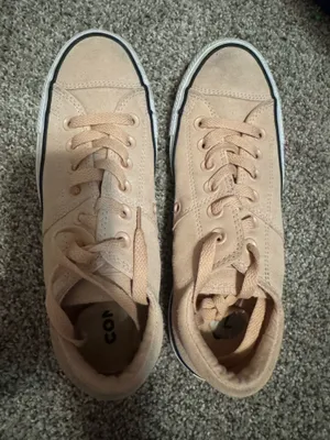 Women’s Converse thumbnail 1