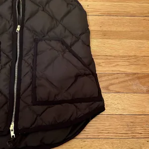 J Crew Puffer Vest Women Extra Small Black Quilted Down Fill Jacket Full Zip thumbnail 2