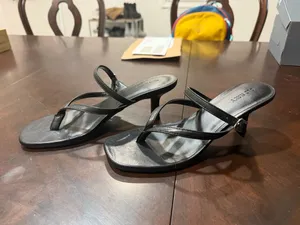 Old navy kitten heels thumbnail 2