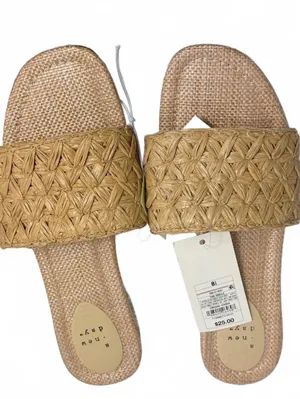 NWTs New Day Tan Woven Slide Sandals Size 8.5 thumbnail 1