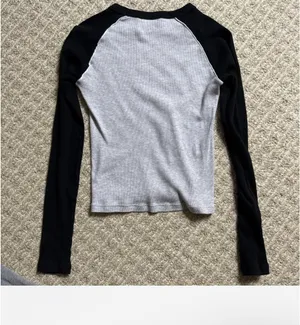 brandy melville long sleeve thumbnail 4
