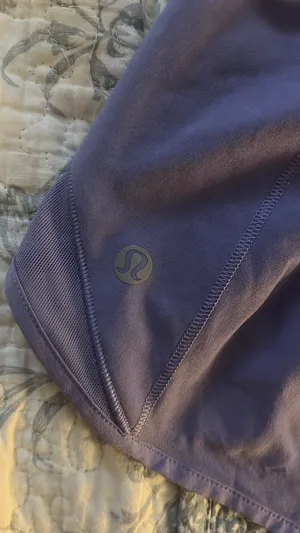 Lululemon Hotty Hot 2.5" Shorts thumbnail 4