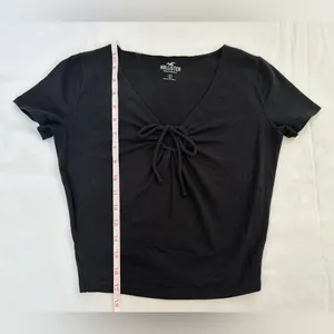 Hollister Co. Short Sleeve Keyhole Tie Cropped Tee - Black - S thumbnail 4