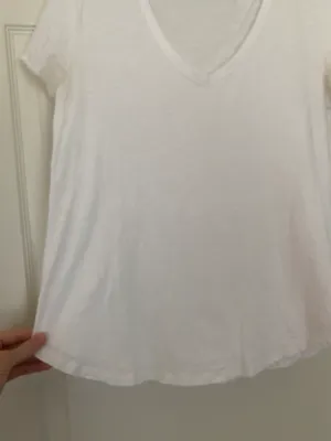 Abercrombie Soft AF Essential V-neck tee thumbnail 3