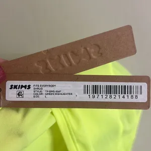 Skims Fits Everybody Green Highlight Sz Large Shrug thumbnail 7