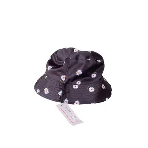 Alice + Olivia Daisy Print Reversible Bucket Hat Black / White One Size thumbnail 8