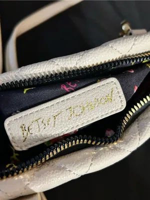 Betsey Johnson Quilted Cream & Black Puppy Dog Crossbody Bag & Cardholder thumbnail 12