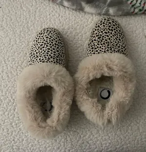 Amazon Slippers thumbnail 1