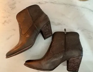 Frye boots thumbnail 1
