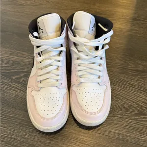 Nike Jordan 1 mid barely rose shoes thumbnail 3