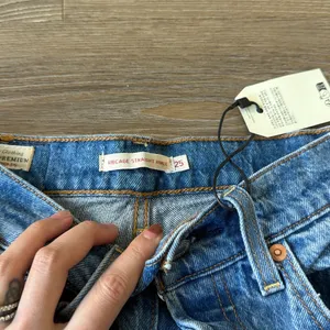 NWT Levi’s Ribcage Straight Ankle Jeans thumbnail 5