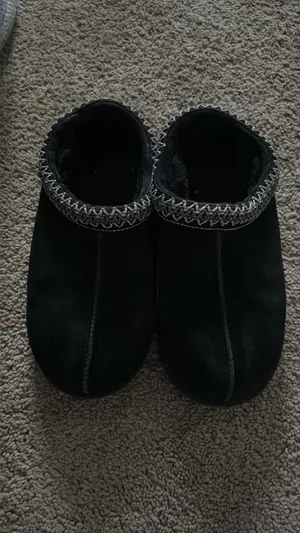 UGG Slippers thumbnail 3