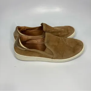 UGG suede slip‎ on shoes size 8.5 thumbnail 2