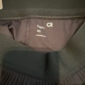 GapFit Women's Pleated Skort Size XS Black thumbnail 3