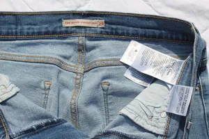 Levi 724 High Rise Straight Crop Jean size 29 Blue Ripped thumbnail 3