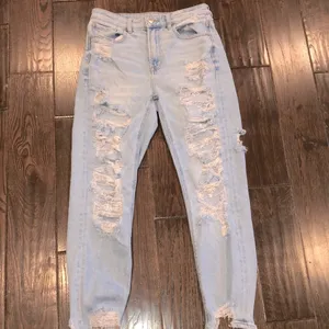 American Eagle MOM jean size 6 regular distressed with raw hem thumbnail 2
