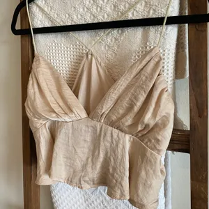 SheIn NWOT champagne gold ruched bust cami top thumbnail 4