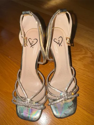 Windsor Gold Heels thumbnail 2