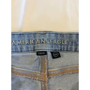 American Eagle Curvy Mom Jeans Light Wash Distressed‎ High Rise Blue Denim 26x26 thumbnail 9