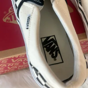 Vans Women’s Skateboarding Slippers Size 8.5 thumbnail 11