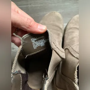 Cliffs Booties Chelsea Boots Tan Nude Beige Comfy Boots Size 7 M thumbnail 11