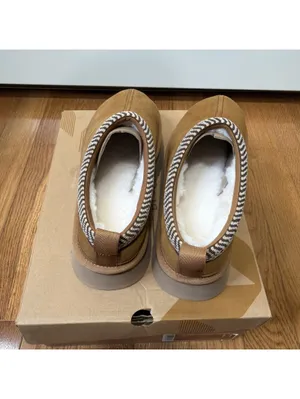 Size 11 US Women’s Koolaburra by UGG W Burree Platform Chestnut ( 2 LEFT SHOES) thumbnail 5