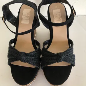 Time And Tru Womens Cork Wedge Platform Black Sandals Size 7 Gold Cork Trim New thumbnail 8