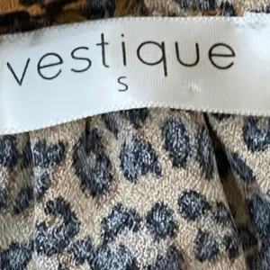 Vestique Brown Leopard Animal Print Sleeveless Tiered Swing A Line Mini Dress S thumbnail 5