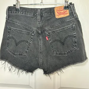 Levi's 501 Black Denim Shorts Women's Size 27‎ Frayed Hem Button Fly 56327-0112 thumbnail 3