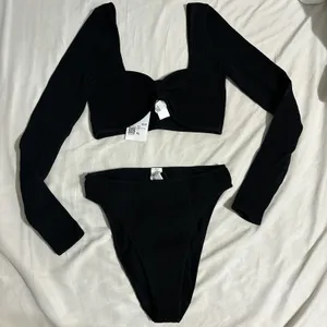 Swimsuit Top And Bottom Size XL thumbnail 1