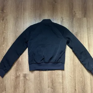 Lululemon Women's Black Reversible Insulated Bomber Jacket Size 2 thumbnail 9