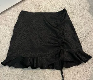 Forever 21 satin cheetah mini skirt thumbnail 1