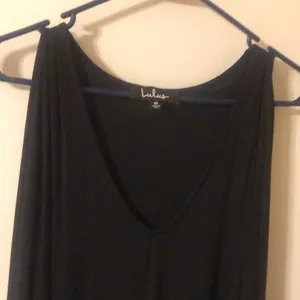 Lulus women’s medium 3/4 tie at end of sleeve black thumbnail 3