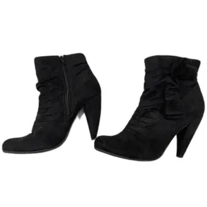 Mossimo Fall Black Faux Suede Side Zip Up Heel Booties with Bow Women's Sz 7.5 thumbnail 2
