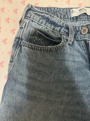 Hollister Bow Jeans Embroidered Low-Rise thumbnail 2