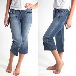 7 For All Mankind Capri Jeans 25 Dojo Cropped Distressed Medium Blue Vacation thumbnail 2