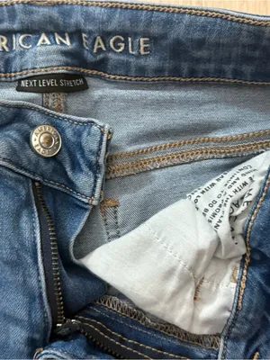 American Eagle Women’s Size 4 Short Next Level Stretch Distressed Ripped Jeans thumbnail 2