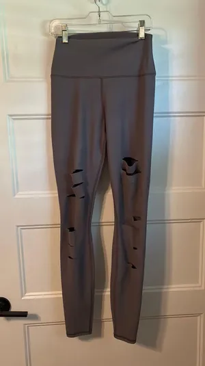 Alo Distressed Yoga leggings thumbnail 4