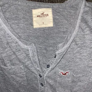 ✨ grey front pockets v neck 3/4 sleeve top✨ thumbnail 3