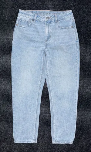 American Eagle Mom Jean Light Blue Wash Strigid Denim Women’s 2 X-SHORT thumbnail 1