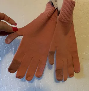 Lululemon Warm Revolution Gloves. NWT. Pink Haze. thumbnail 1