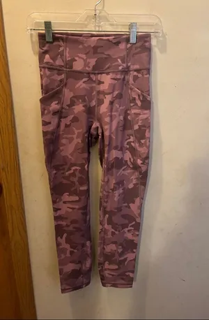 (4) Lululemon leggings thumbnail 1