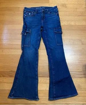American Eagle Outfitters Low Rise Flare Stretch Jeans w Side Pockets Women’s 8 thumbnail 1