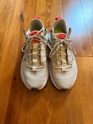 Nike tennis shoes thumbnail 2
