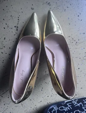 Elisabeth Hang Gold Pumps Heels Size 9.5 thumbnail 1
