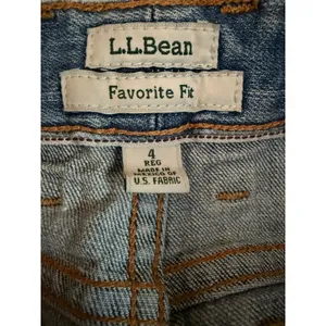 L.L. Bean Favorite Fit Straight Leg Jeans Women’s Size 4 Reg Blue Denim 292220 thumbnail 5