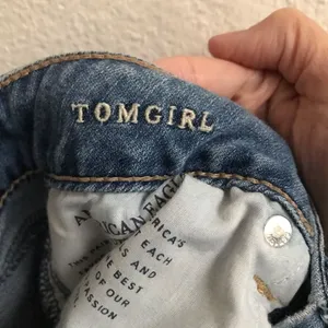 American Eagle Outfitters‎ Tom girl button fly distressed light wash jeans 2R thumbnail 4