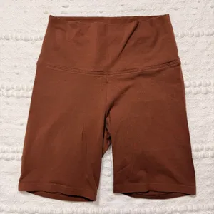 Tna Aritzia Atmosphere High Rise 7 Inch Biker Shorts Copper Brown Small CSJ FA21 thumbnail 1