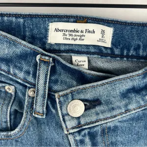 Abercrombie Curve‎ Love The 90s Straight Ultra High Rise Crisscross Waist Jean Size 2 thumbnail 3