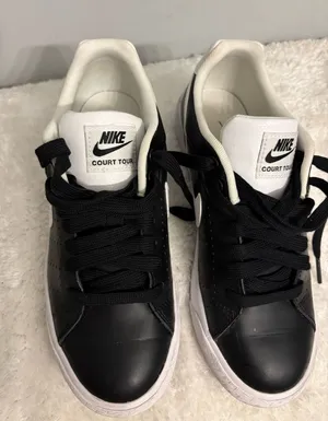 Black and white Nike Court tour sz 6.5 thumbnail 1